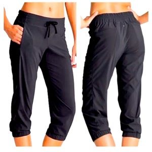 Athleta La Viva Capri Jogger Pants